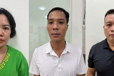 Tạm giữ hình sự nhóm 'cò mồi' tại cổng bệnh viện phụ sản Trung ương Tạm giữ hình sự nhóm 'cò mồi' tại cổng bệnh viện phụ sản Trung ương