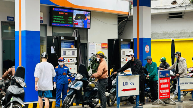 Lo đóng cửa cây xăng khi Hà Nội cấm xe máy trong vành đai 1 Lo đóng cửa cây xăng khi Hà Nội cấm xe máy trong vành đai 1