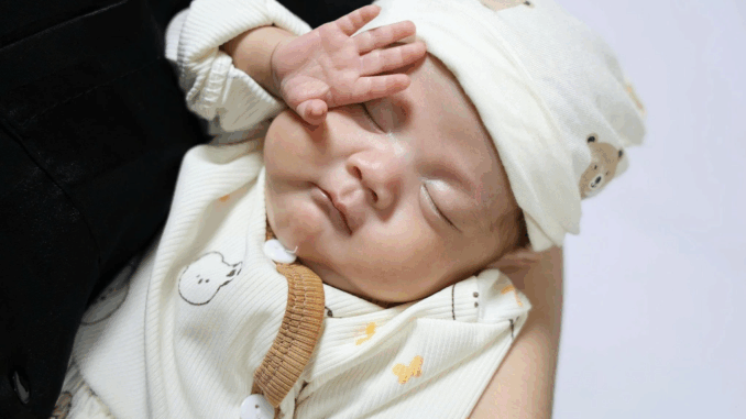 Nuôi sống bé sinh non nặng 550 gram