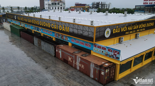 Chủ nhà hàng chi 108 triệu đồng/ngày thuê container chắn cửa chống bão: Từng bị bão YAGI “san bằng tất cả” Chủ nhà hàng chi 108 triệu đồng/ngày thuê container chắn cửa chống bão: Từng bị bão YAGI “san bằng tất cả”