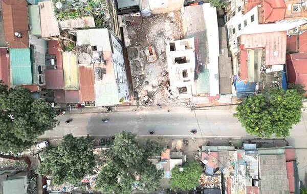 Hà Nội: Gần 8 năm đoạn đường 2,2km vẫn “tắc” giải phóng mặt bằng Hà Nội: Gần 8 năm đoạn đường 2,2km vẫn “tắc” giải phóng mặt bằng