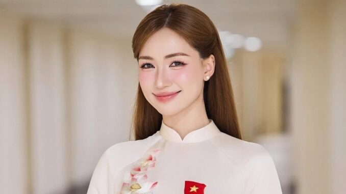 Số t:.iền Hòa Minzy quyên góp giúp đỡ đồng bào bị ảnh hưởng bão số 3 khiến cả nước bật khóc Số t:.iền Hòa Minzy quyên góp giúp đỡ đồng bào bị ảnh hưởng bão số 3 khiến cả nước bật khóc
