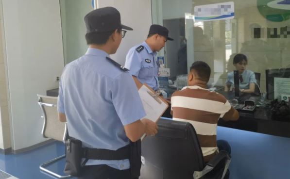 Gửi tiết kiệm 12 tỷ đồng, 13 phút sau số dư chỉ còn 0, ngân hàng tuyên bố s/ố/c Gửi tiết kiệm 12 tỷ đồng, 13 phút sau số dư chỉ còn 0, ngân hàng tuyên bố s/ố/c
