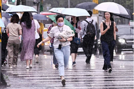 4 sai lầm trong ngày mưa cực kỳ hại sức khỏe 4 sai lầm trong ngày mưa cực kỳ hại sức khỏe