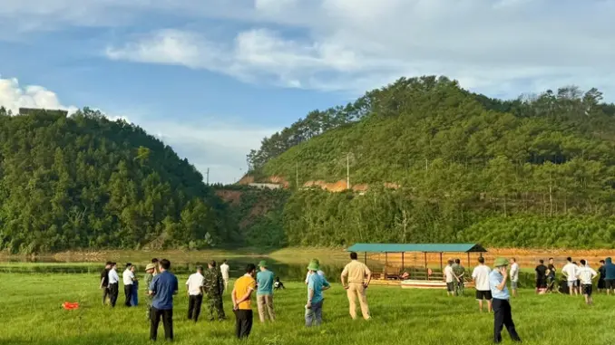 Đi xe bán tải vào lòng hồ cạn, vợ chồng tài xế bị đuối nước tử vong Đi xe bán tải vào lòng hồ cạn, vợ chồng tài xế bị đuối nước tử vong
