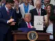 Có gì trong đạo luật ‘to đẹp’ vừa được ông Trump ký?