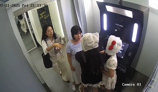 2 nữ du khách Hàn Quốc gây p-hẫn n-ộ nhất lúc này! Sao có thể làm như vậy chứ 2 nữ du khách Hàn Quốc gây p-hẫn n-ộ nhất lúc này! Sao có thể làm như vậy chứ