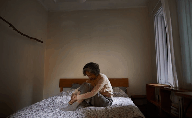 Ly hôn ở tuổi 62, nhiều người chê cười nhưng cuộc sống hiện tại chứng minh tôi đã đúng: ‘Khổ cả đời rồi còn mấy năm cuối cùng sống cho xứng đáng’ Ly hôn ở tuổi 62, nhiều người chê cười nhưng cuộc sống hiện tại chứng minh tôi đã đúng: ‘Khổ cả đời rồi còn mấy năm cuối cùng sống cho xứng đáng’