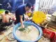 Ba cơ sở bị phát hiện ngâm rau chuối vào chất tẩy trắng, hàn the