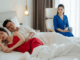 Về nhà sau ca trực muộn, vợ sững sờ thấy chồng ôm bồ ngủ tít, cô lẳng lặng lấy ghế ngồi chờ và cái kết hả dạ