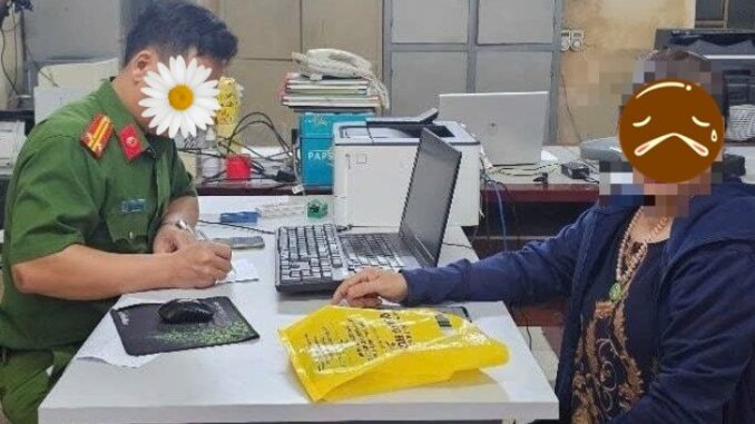 Cụ bà rút 600 triệu đồng trong sổ tiết kiệm để chuyển vào tài khoản của chính mình: Nhân viên Agribank nghi gian lận, báo công an xã Cụ bà rút 600 triệu đồng trong sổ tiết kiệm để chuyển vào tài khoản của chính mình: Nhân viên Agribank nghi gian lận, báo công an xã