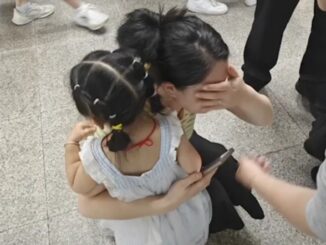 Thấy bé gái trên mạng giống hệt con mình, người mẹ đòi xét nghiệm ADN và cái kết đau lòng
