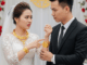 Đám cưới, mẹ chồng trao kiềng vàng, lắc vàng 2 cây, nhưng nhìn chữ khắc trên đó tôi lập tức hủy hôn