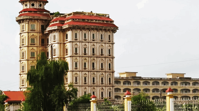 Cảnh hoang vắng tại ngôi trường đại học hơn 10ha vừa bị Bộ Giáo dục đình chỉ hoạt động Cảnh hoang vắng tại ngôi trường đại học hơn 10ha vừa bị Bộ Giáo dục đình chỉ hoạt động