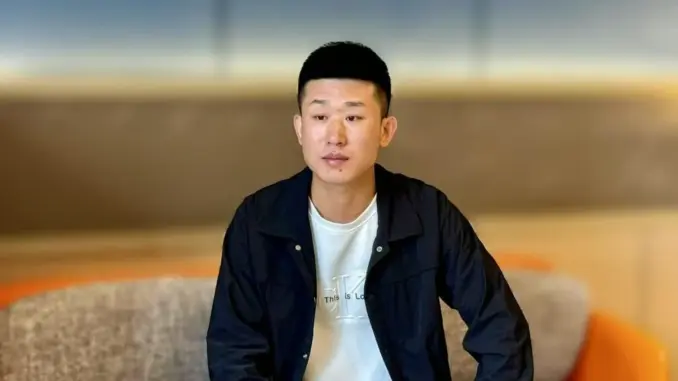 Bị phạt tù vì ăn cắp tiền điều trị ung thư cho con, người cha khóc ngất nghe tin con trai qua đời khi vẫn ngồi trong song sắt Bị phạt tù vì ăn cắp tiền điều trị ung thư cho con, người cha khóc ngất nghe tin con trai qua đời khi vẫn ngồi trong song sắt