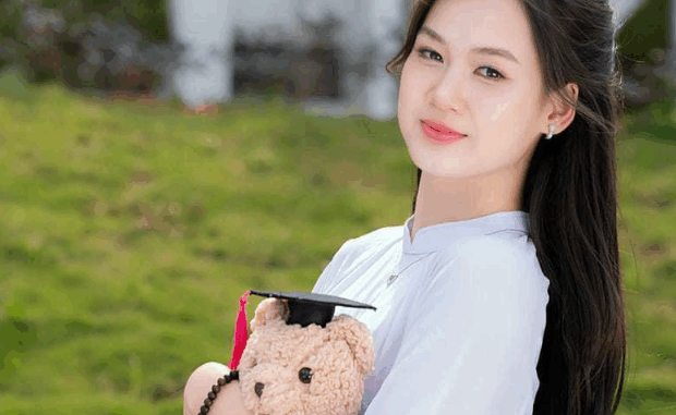 Chân dung 9 thủ khoa toàn quốc đạt 30 điểm tuyệt đối tốt nghiệp THPT Chân dung 9 thủ khoa toàn quốc đạt 30 điểm tuyệt đối tốt nghiệp THPT
