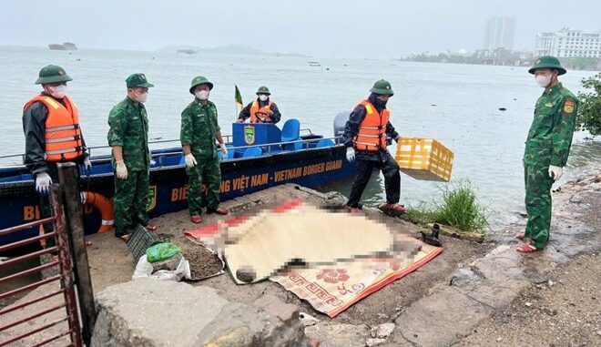Phát hiện t;h;i t;;hể nam giới trôi dạt gần khu vực tàu lật trên vịnh Hạ Long Phát hiện t;h;i t;;hể nam giới trôi dạt gần khu vực tàu lật trên vịnh Hạ Long