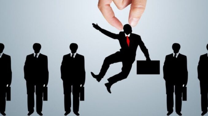 Sắp tới: 5 đối tượng sau sẽ bị tinh giảm biên chế, lương và phụ cấp thế nào?
