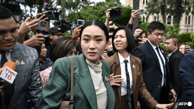 Thủ tướng Thái Lan Paetongtarn bị đình chỉ, ông Thaksin đối mặt án tù vì tội khi quân