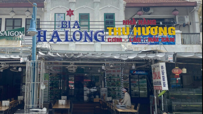 Xử phạt nhà hàng ở Bãi Cháy trong vụ ‘5 người ăn bún hết 810.000 đồng’ Xử phạt nhà hàng ở Bãi Cháy trong vụ ‘5 người ăn bún hết 810.000 đồng’