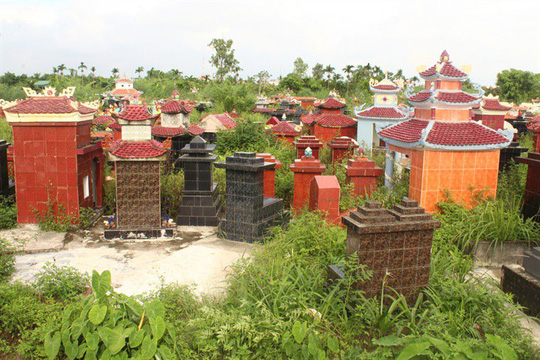 Sự khác nhau giữa những người thường xuyên đến thăm mộ và những người không đến Sự khác nhau giữa những người thường xuyên đến thăm mộ và những người không đến