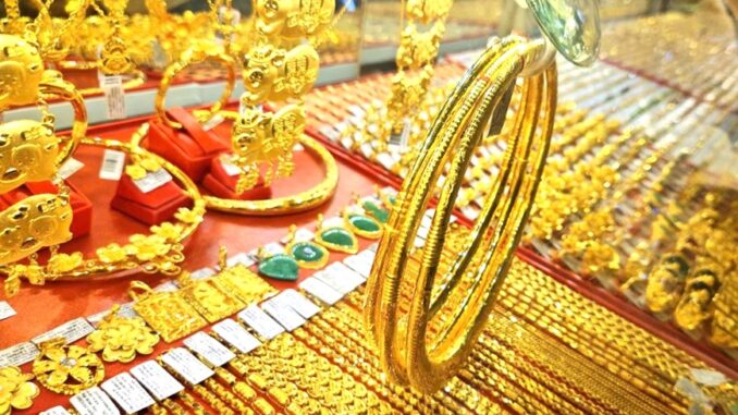 Cập nhật giá vàng sáng 26.7: Lao dốc không phanh