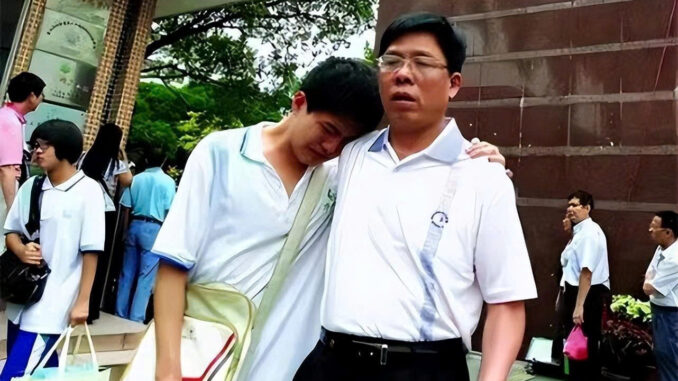 Nam sinh đóng núi tiền học ĐH top 1 suốt 4 năm, khi thi tốt nghiệp mới phát hiện chưa hề trúng tuyển: Trường thông báo 1 câu quá s;ố;c Nam sinh đóng núi tiền học ĐH top 1 suốt 4 năm, khi thi tốt nghiệp mới phát hiện chưa hề trúng tuyển: Trường thông báo 1 câu quá s;ố;c