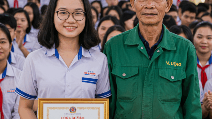 Cô gái bị cả trường kh/inh thư/ờng vì có bố làm lao công, khi công bố điểm thi tốt nghiệp, ai nấy đều…