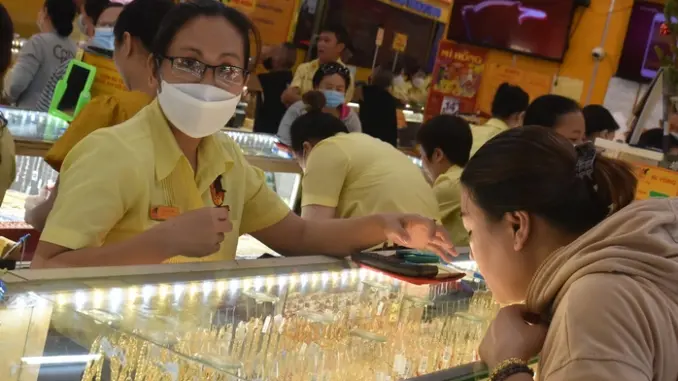 Giá vàng hôm nay, 3-7: Tiếp tục nóng lên Giá vàng hôm nay, 3-7: Tiếp tục nóng lên