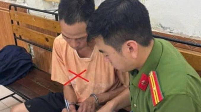 Tạm giữ ông bố buộc xích, kéo lê con trên phố Hải Phòng Tạm giữ ông bố buộc xích, kéo lê con trên phố Hải Phòng