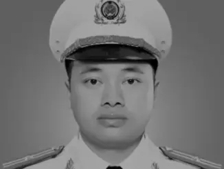 Hai đứa trẻ ngơ ngác bên di ảnh Thiếu tá cảnh sát hy sinh khi làm nhiệm vụ: 'Bố đâu rồi mẹ?'
