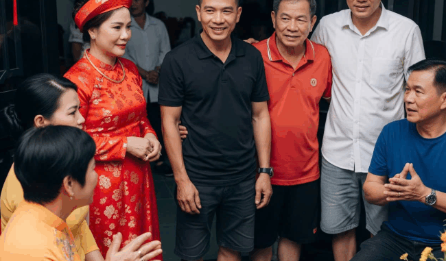 Nhà chồng chị gái tôi đến ăn hỏi nhưng người thì mặc áo phông, người đi dép lê, bác tôi tuyên bố đuổi thẳng cổ Nhà chồng chị gái tôi đến ăn hỏi nhưng người thì mặc áo phông, người đi dép lê, bác tôi tuyên bố đuổi thẳng cổ
