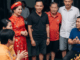 Nhà chồng chị gái tôi đến ăn hỏi nhưng người thì mặc áo phông, người đi dép lê, bác tôi tuyên bố đuổi thẳng cổ
