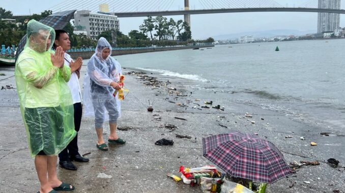 Vụ lật tàu ở Hạ Long: Lời hẹn dang dở của người bố mặc áo phao cứu con Vụ lật tàu ở Hạ Long: Lời hẹn dang dở của người bố mặc áo phao cứu con