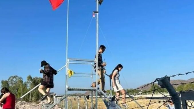 Nghịch lý: 200km đường cao tốc không có trạm dừng chân