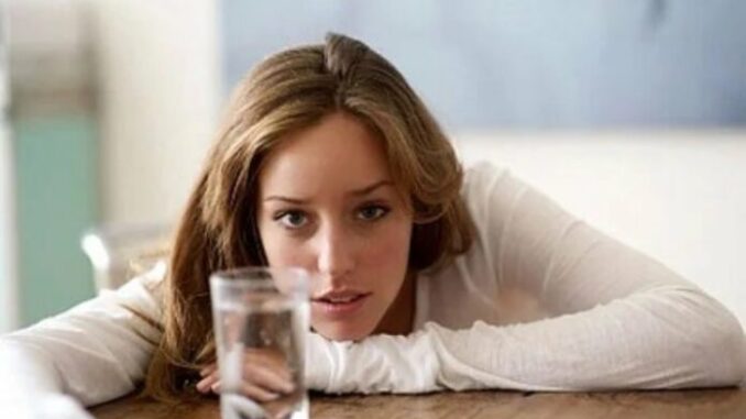 7 vấn đề sức khỏe có thể xảy ra, nếu bạn lười uống nước 7 vấn đề sức khỏe có thể xảy ra, nếu bạn lười uống nước