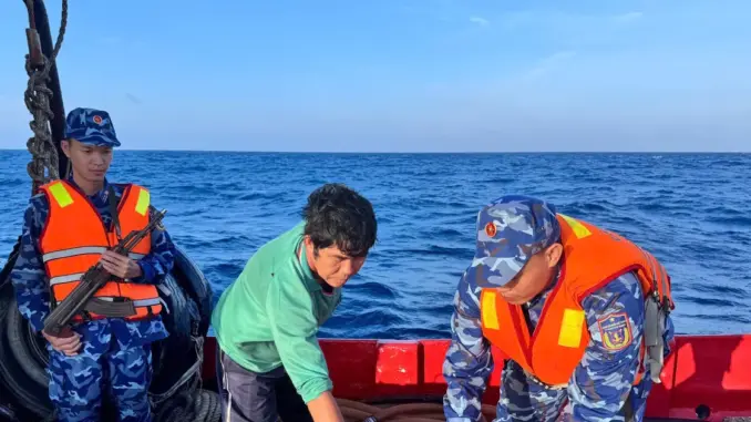 Bắt giữ tàu cá vận chuyển trái phép hơn 40.000 lít dầu D.O Bắt giữ tàu cá vận chuyển trái phép hơn 40.000 lít dầu D.O