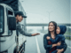 Th/ương 2 mẹ con ướt mưa trên đường cao tốc, anh tài xế cho đi nhờ, 20 phút sau xảy ra điều ki/nh ho/àng