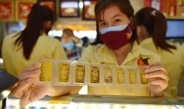 Niềm vui của người mua vàng trước thông tin mới Niềm vui của người mua vàng trước thông tin mới