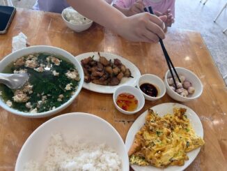 Thực hư ‘bữa cơm bình dân’ 400.000 đồng gây tranh cãi ở Hạ Long