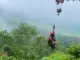 Dùng xe cẩu cứu 2 người đi xe máy lao xuống vực ở Vườn Quốc gia Ba Vì