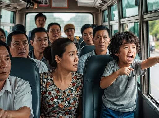 Vừa mới lên xe khách, cậu bé ngồi gần cửa đòi “cho con xuống, có người bảo phải xuống ngay”, tài xế vẫn mặc kệ phóng đi và rồi sau đó…