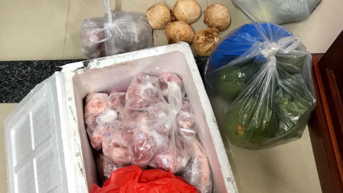 Nhận được thùng đồ ăn mẹ chồng gửi, lần này có gì đó rất lạ, tôi hoang mang nghi có điềm, may mà quyết đoán mới cứu được bà