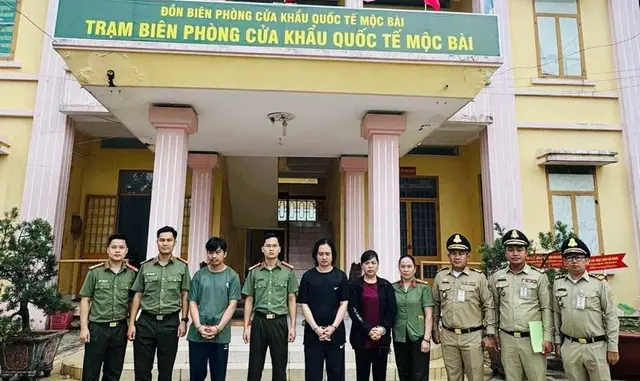 Bắt Bùi Thị Thúy Hạnh và em trai Bắt Bùi Thị Thúy Hạnh và em trai