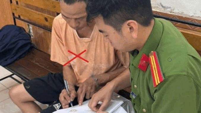 Hé lộ nguyên nhân con trai bị bố đẻ х:ɪ́ᴄһ ᴄһ:âп ᴋ:éᴏ ʟ:ê trên đường phố Hải Phòng