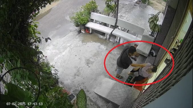 Người đàn ông đến nhà đe dọa, hành hung cụ bà 83 tuổi: Nguồn cơn từ cuộc cãi vã nhiều ngày trước Người đàn ông đến nhà đe dọa, hành hung cụ bà 83 tuổi: Nguồn cơn từ cuộc cãi vã nhiều ngày trước