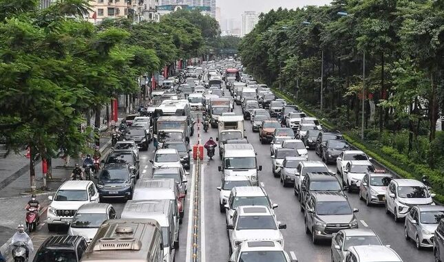 ‘Không ai mang cọc và rào sắt ra chôn ở giữa đường để phân làn’ ‘Không ai mang cọc và rào sắt ra chôn ở giữa đường để phân làn’