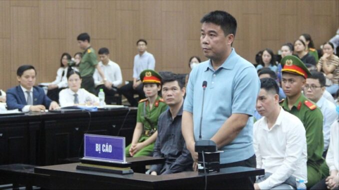 Chủ tịch Phúc Sơn khóc nghẹn: Đêm chỉ ngủ 1-2 tiếng, ướt gối vì nước mắt Chủ tịch Phúc Sơn khóc nghẹn: Đêm chỉ ngủ 1-2 tiếng, ướt gối vì nước mắt