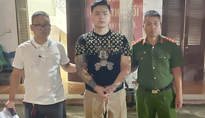 Công an bắt đối tượng truy nã nguy hiểm Công an bắt đối tượng truy nã nguy hiểm