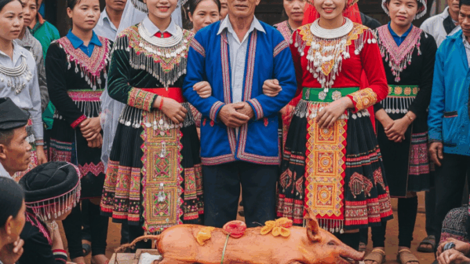 2 chị em sinh đôi trên bản phải đồng ý lấy chung chồng để gán nợ thay cho bố, lấy nhau về chia lịch ngủ chung mới bẽ bàng phát hiện ra sự thật… 2 chị em sinh đôi trên bản phải đồng ý lấy chung chồng để gán nợ thay cho bố, lấy nhau về chia lịch ngủ chung mới bẽ bàng phát hiện ra sự thật…
